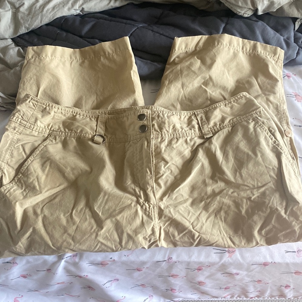 NY & co Khaki capris - 16